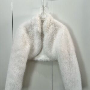 FAUX FUR WHITE BOLERO